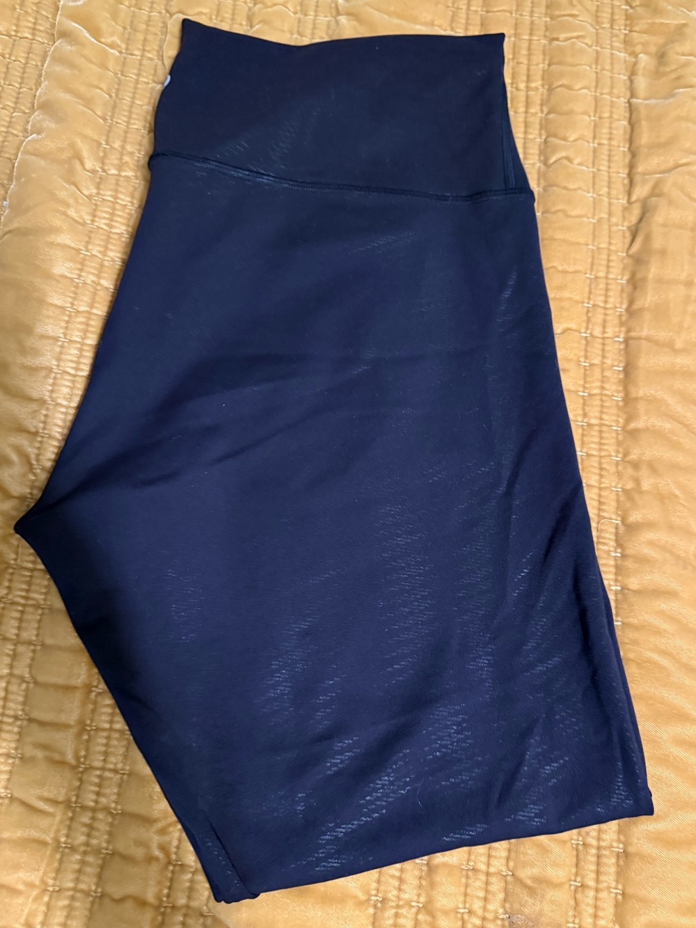 Lululemon Athletic Women’s High-Waist 25” leggings with light striped design